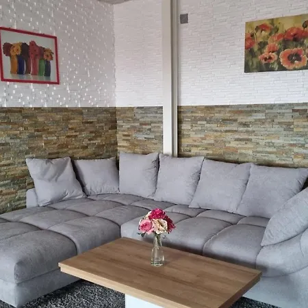 Modern Eingerichtete 3-zi-ferienwohnung Zu Vermieten * לופינגן